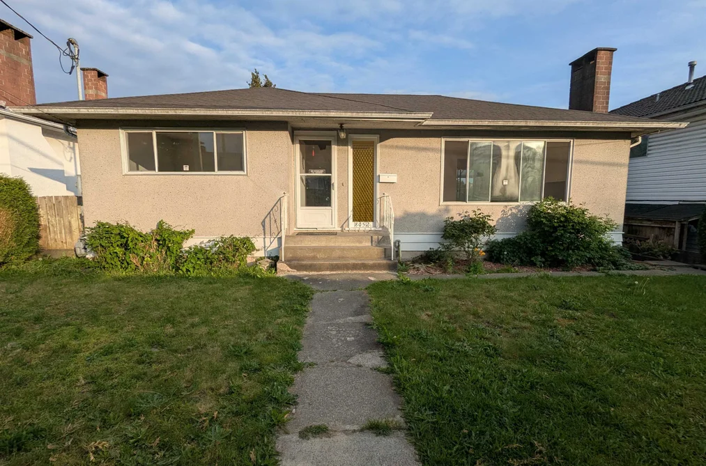 House for sale at 8052 11th Avenue Burnaby British Columbia - MLS: R3122309
