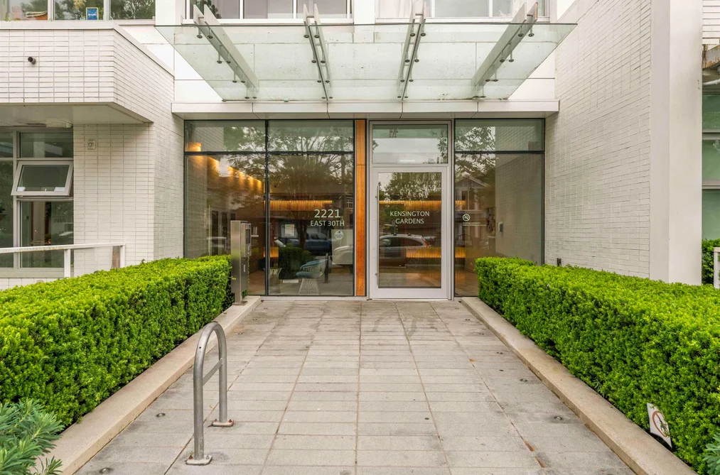 806 2221 E 30TH AVENUE, Vancouver BC V5N 0G6, Vancouver BC — Residential for Sale - Photo 2
