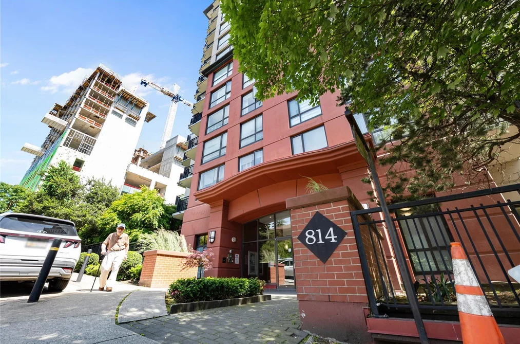 Condo for sale at 806 814 Royal Avenue New Westminster British Columbia - MLS: R3138221