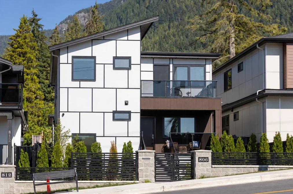 House for sale at 806 Montroyal Boulevard North Vancouver British Columbia - MLS: R3168016