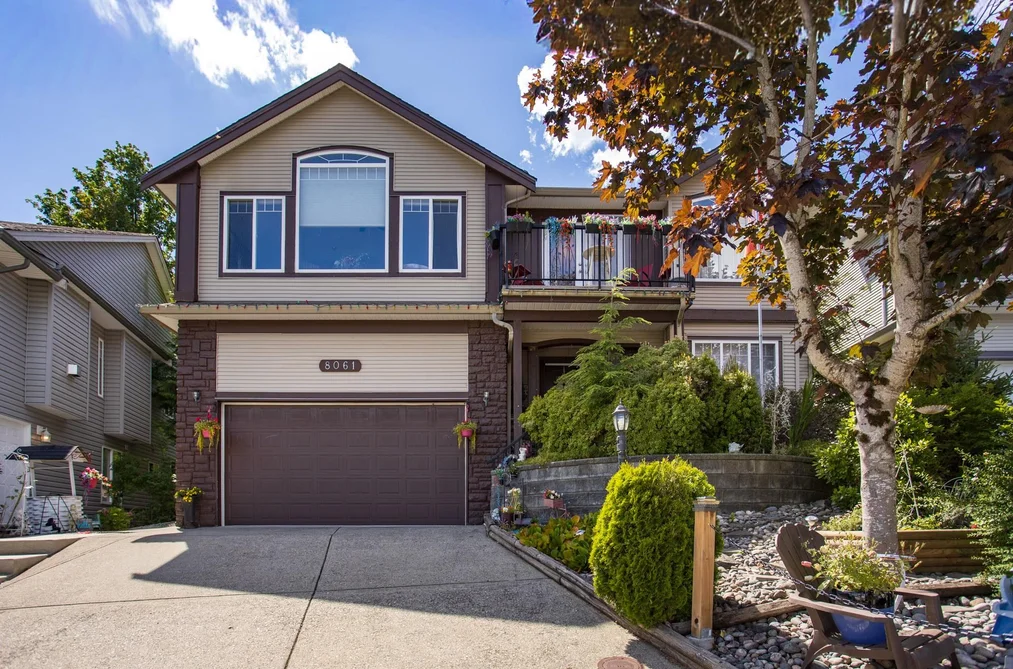 8061 TOPPER DRIVE, Mission BC V2V 7A8, Mission BC — Residential for Sale — Photo 3 of 39