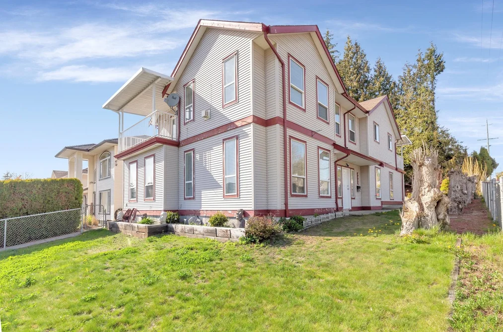 House for sale at 8067 Cedar Street Mission British Columbia - MLS: R3110597
