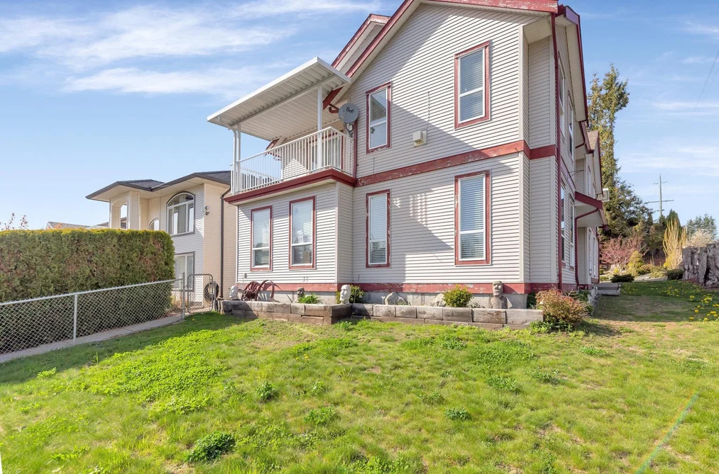 8067 CEDAR STREET, Mission BC V2V 3N2, Mission BC — Residential for Sale - Photo 2