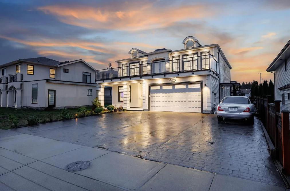 8069 124 STREET, Surrey BC V3W 0X7, Surrey BC — Residential for Sale - Photo 2