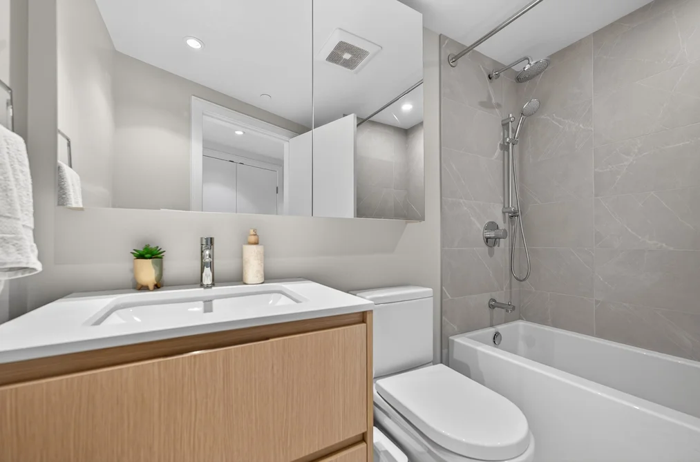 807 1500 FERN STREET, North Vancouver BC V7J 0E6, North Vancouver BC — Residential for Sale - Photo 4