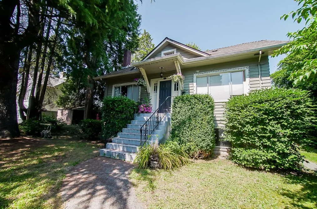 House for sale at 807 Sangster Place New Westminster British Columbia - MLS: R3146261