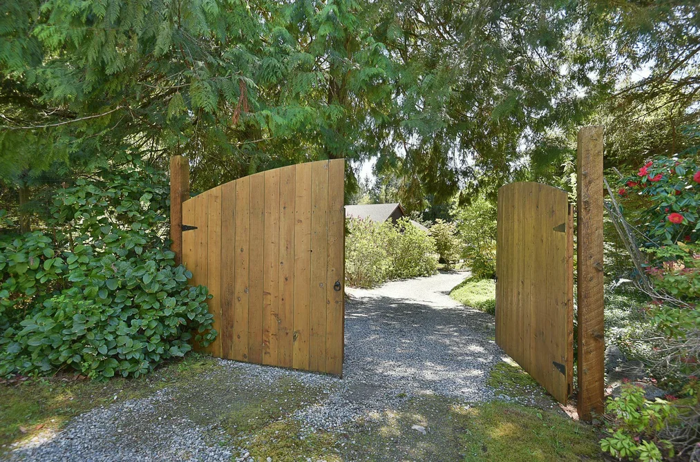 8071 WILDWOOD ROAD, Halfmoon Bay BC V7Z 1A8, Halfmoon Bay BC — Residential for Sale - Photo 2