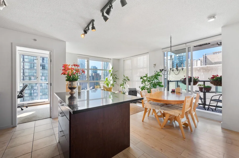 Condo for sale at 808 1199 Seymour Street Vancouver British Columbia - MLS: R3152427