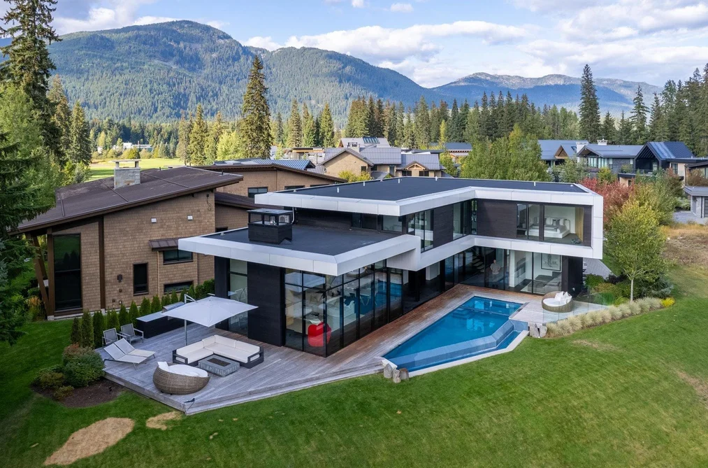 House for sale at 8080 Cypress Place Whistler British Columbia - MLS: R3149266