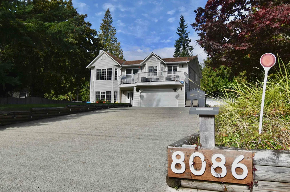 House for sale at 8086 Dogwood Drive Halfmoon Bay British Columbia - MLS: R3095508