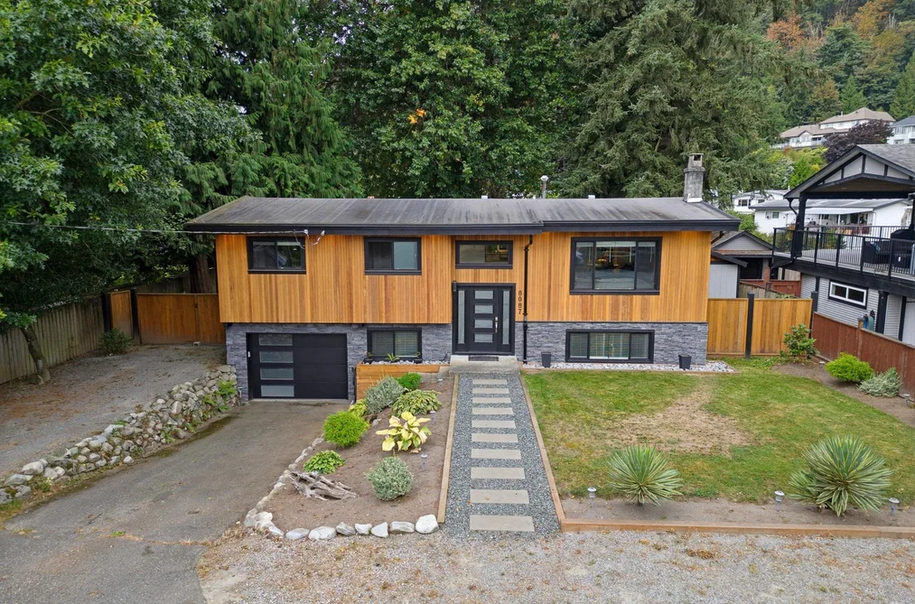 8087 Manson Street, Mission, BC - MLS: R3162749 - Photo 2 8087 Manson Street, Mission, BC - MLS: R3162749 - Photo 2