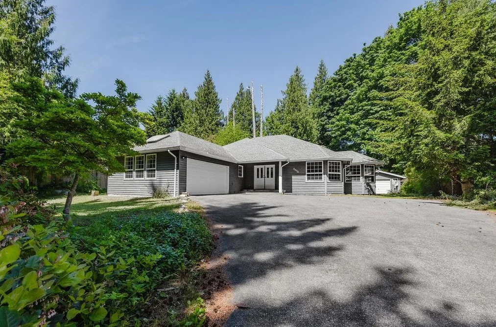 House for sale at 8094 Alderwood Road Halfmoon Bay British Columbia - MLS: R3127526