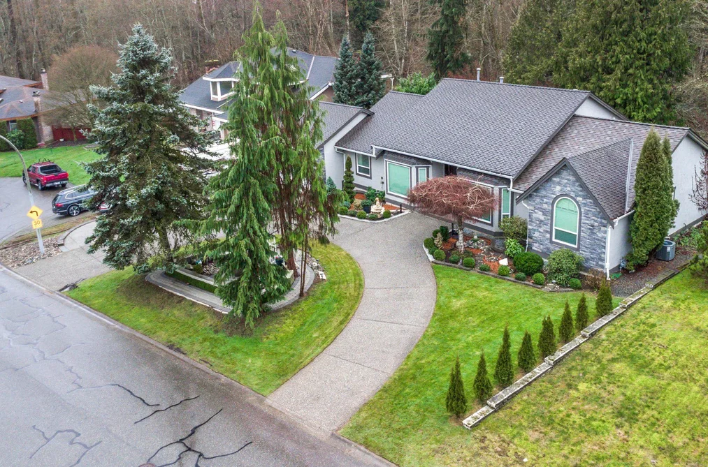 House for sale at 8099 148a Street Surrey British Columbia - MLS: R3125868