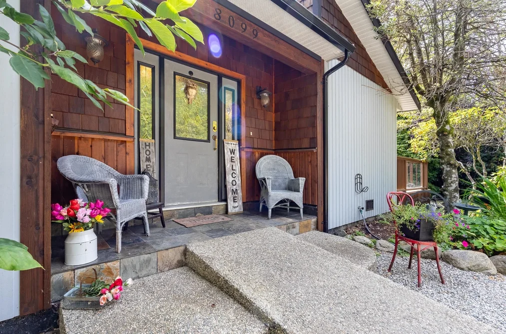 House for sale at 8099 Northwood Road Halfmoon Bay British Columbia - MLS: R3112670