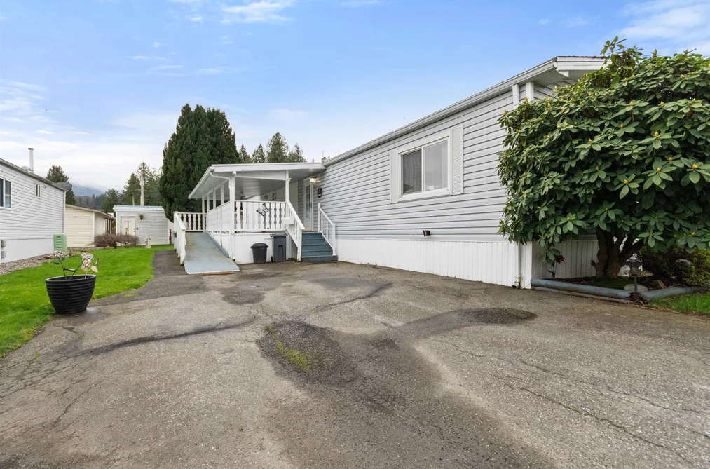 81 6035 VEDDER ROAD, Chilliwack BC V2R 1E5, Chilliwack BC — Residential for Sale - Photo 2