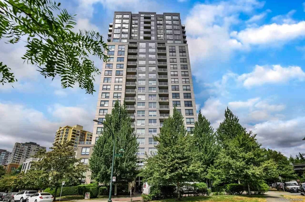 Condo for sale at 810 3663 Crowley Drive Vancouver British Columbia - MLS: R3118389