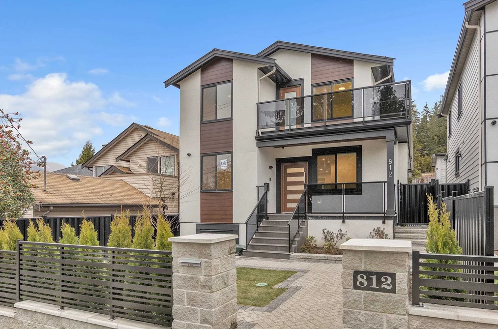 House for sale at 812 Montroyal Boulevard North Vancouver British Columbia - MLS: R3084222