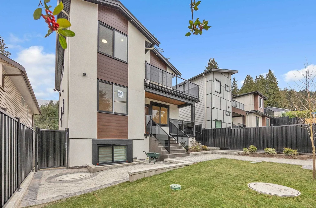 812 MONTROYAL BOULEVARD, North Vancouver BC V7R 2G6, North Vancouver BC — Residential for Sale - Photo 2