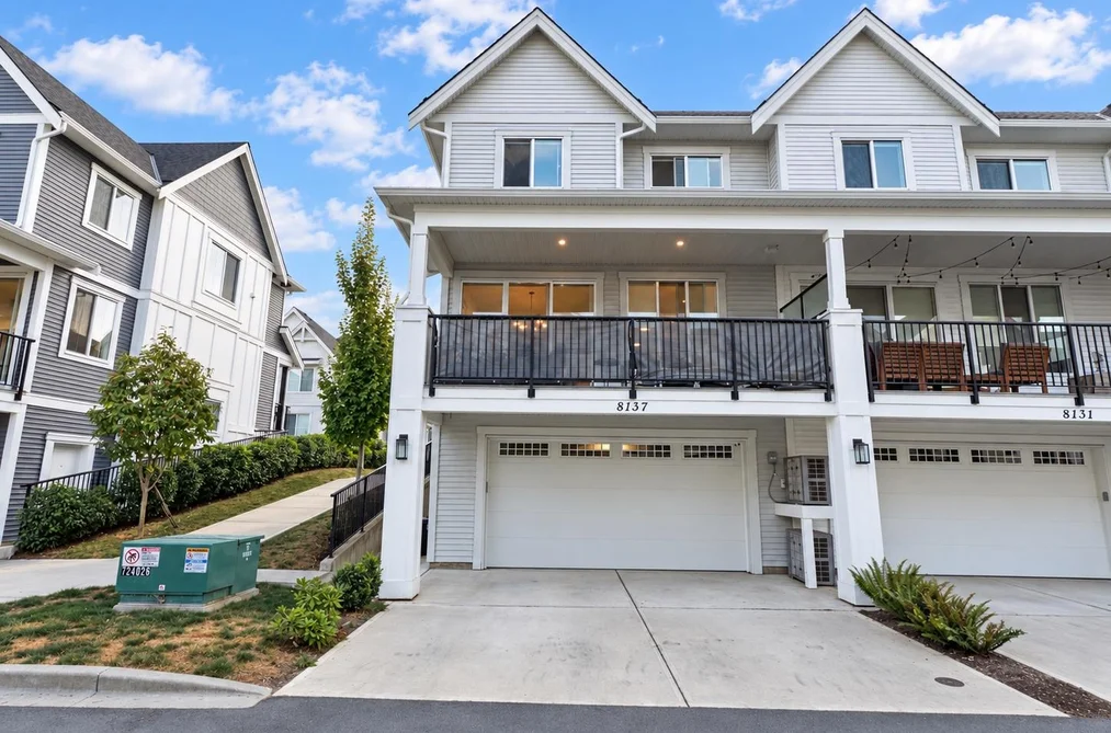 Row House (Non-Strata) for sale at 8137 Foxfern Road Chilliwack British Columbia - MLS: R3167547