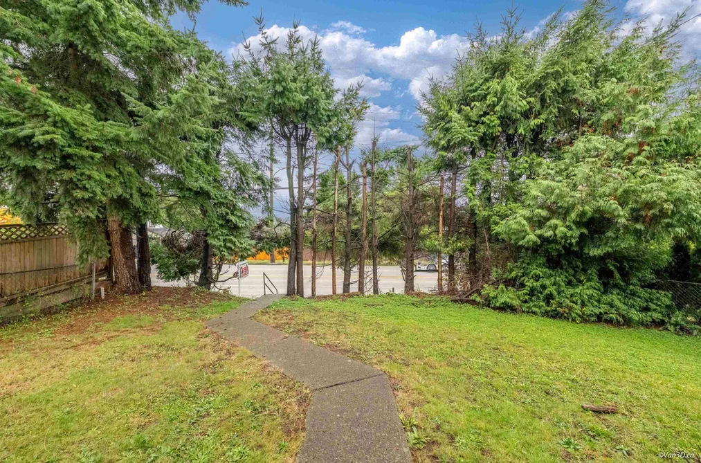 8167 10TH AVENUE, Burnaby BC V3N 2S5, Burnaby BC — Residential for Sale - Photo 2