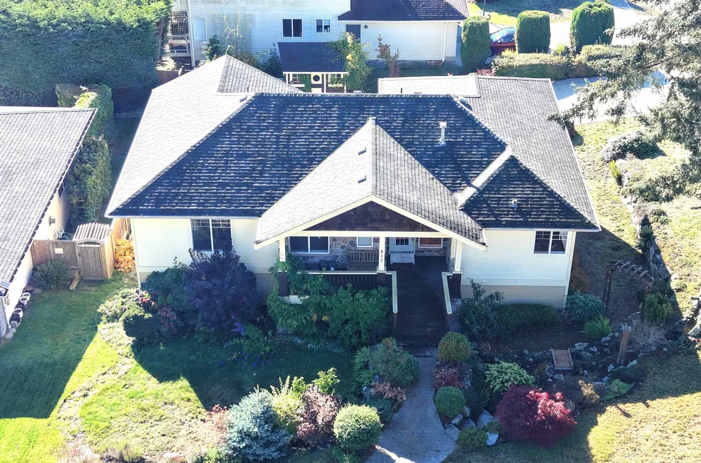 817 Aurora Way, Gibsons, BC - House for Sale - Photo 10 of 38