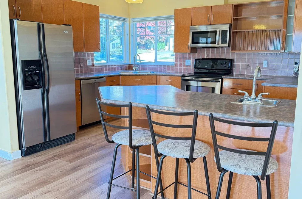 817 Aurora Way, Gibsons, BC - House for Sale - Photo 16 of 38
