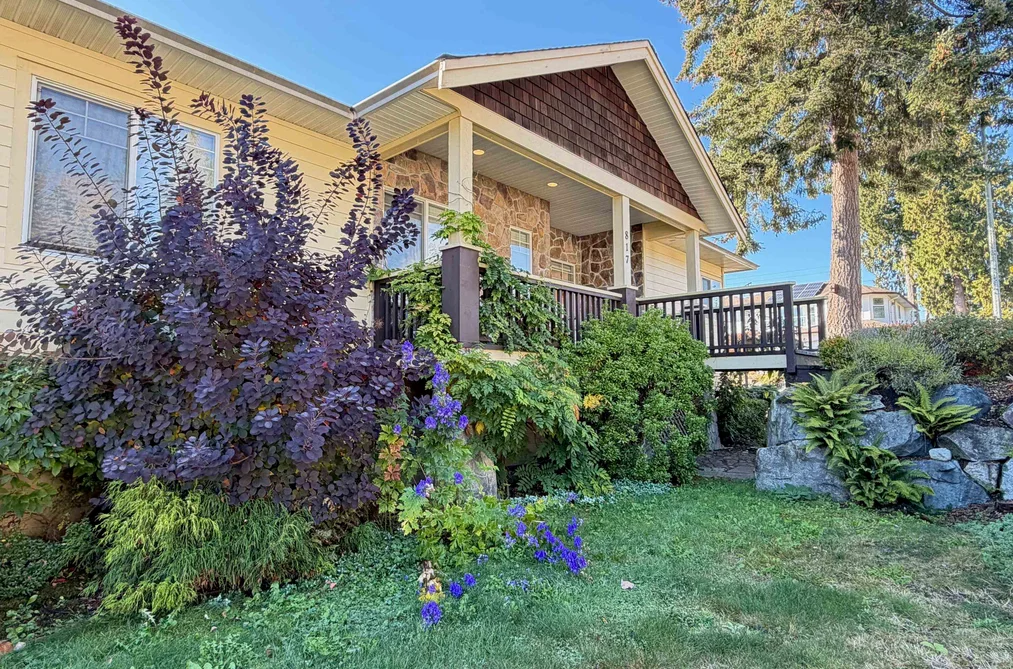 817 Aurora Way, Gibsons, BC - House for Sale - Photo 2 of 38