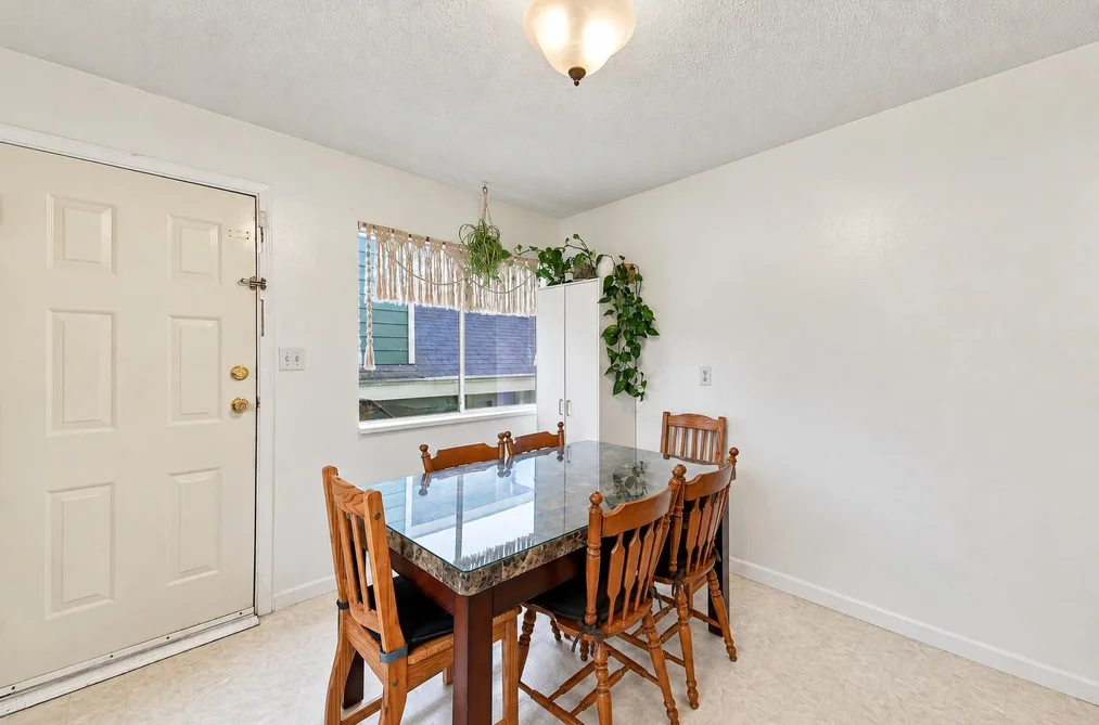 8182 116 Street, Delta, BC - Half Duplex for Sale - Photo 8 of 24 8182 116 Street, Delta, BC - Half Duplex for Sale - Photo 8 of 24