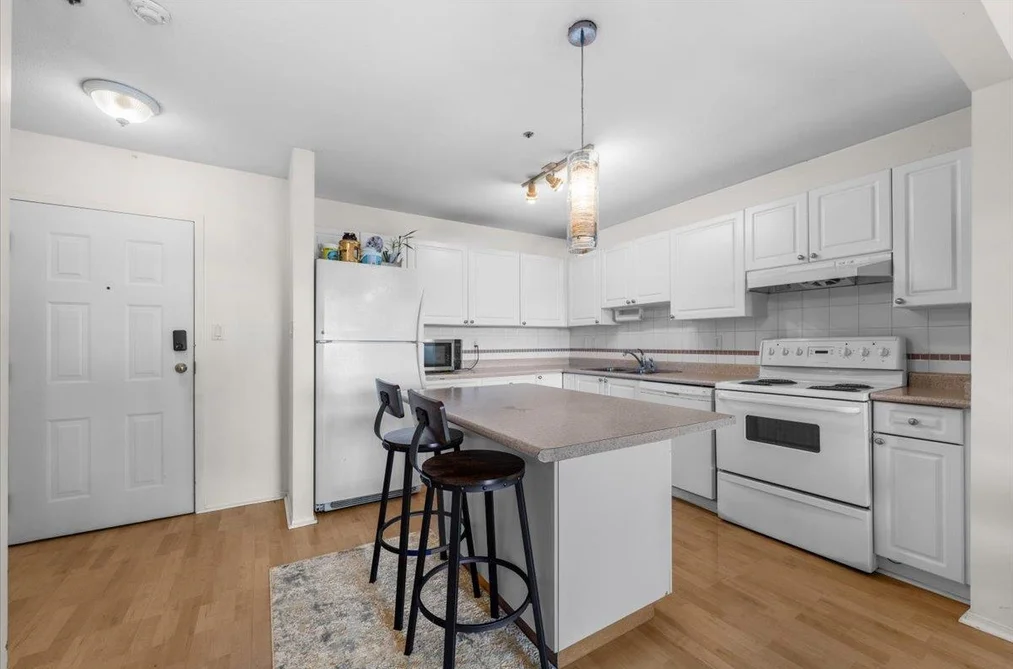 819 1310 CARIBOO STREET, New Westminster BC V3M 1X2, New Westminster BC — Residential for Sale - Photo 3