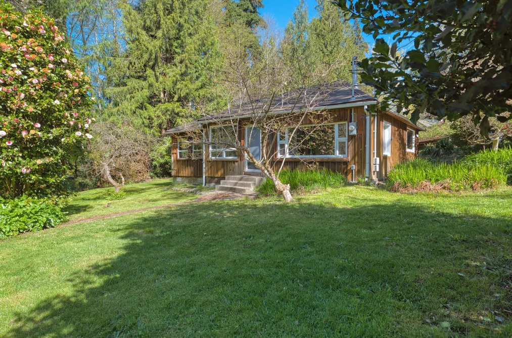 House for sale at 8200 Redrooffs Road Halfmoon Bay British Columbia - MLS: R3111808