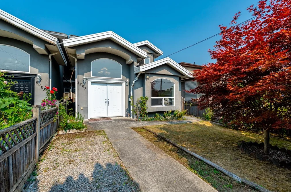 Half Duplex for sale at 8207 15th Avenue Burnaby British Columbia - MLS: R3157865