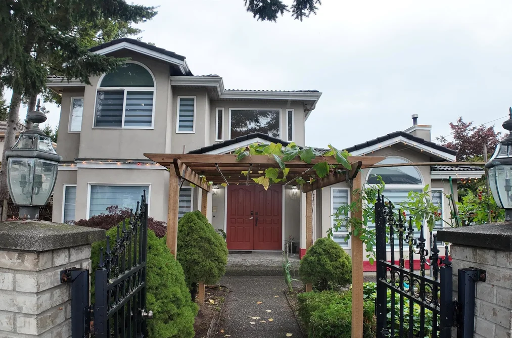 House for sale at 8222 144 Street Surrey British Columbia - MLS: R3109981