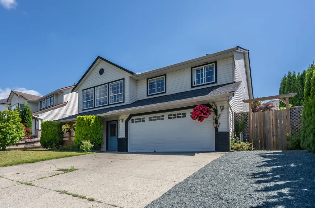 8232 PEACOCK STREET, Mission, BC — Residential for Sale - Photo 2