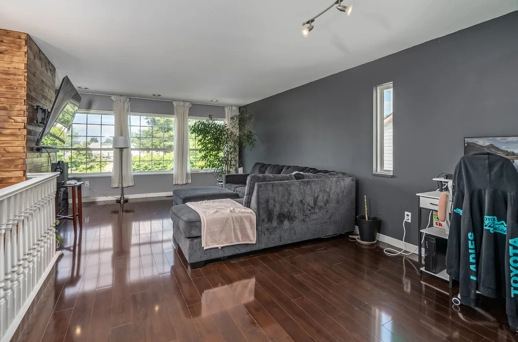 8232 PEACOCK STREET, Mission, BC — Residential for Sale — Photo 3 of 39