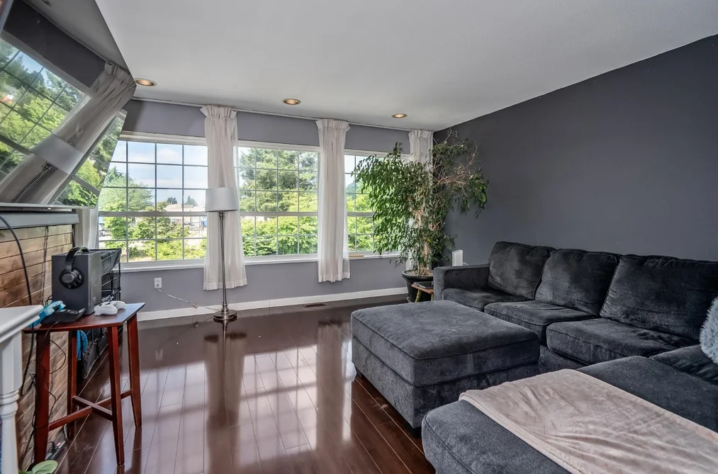 8232 PEACOCK STREET, Mission, BC — Residential for Sale — Photo 4 of 39