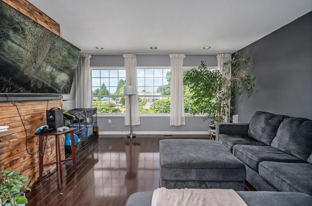 8232 PEACOCK STREET, Mission, BC — Residential for Sale — Photo 5 of 39
