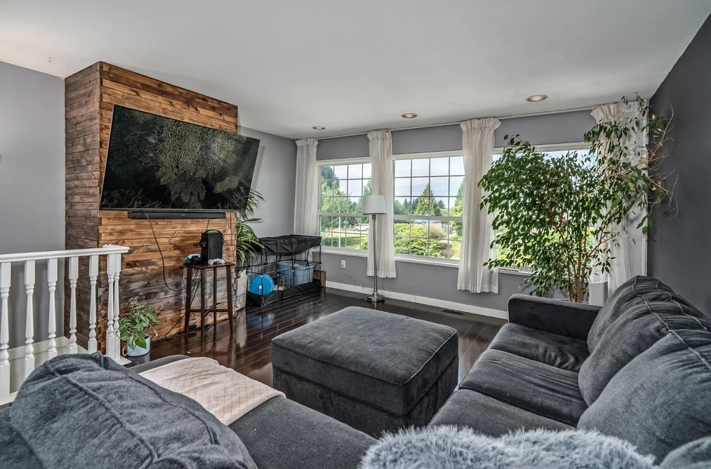 8232 PEACOCK STREET, Mission, BC — Residential for Sale — Photo 6 of 39