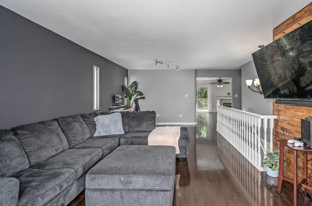 8232 PEACOCK STREET, Mission, BC — Residential for Sale — Photo 8 of 39