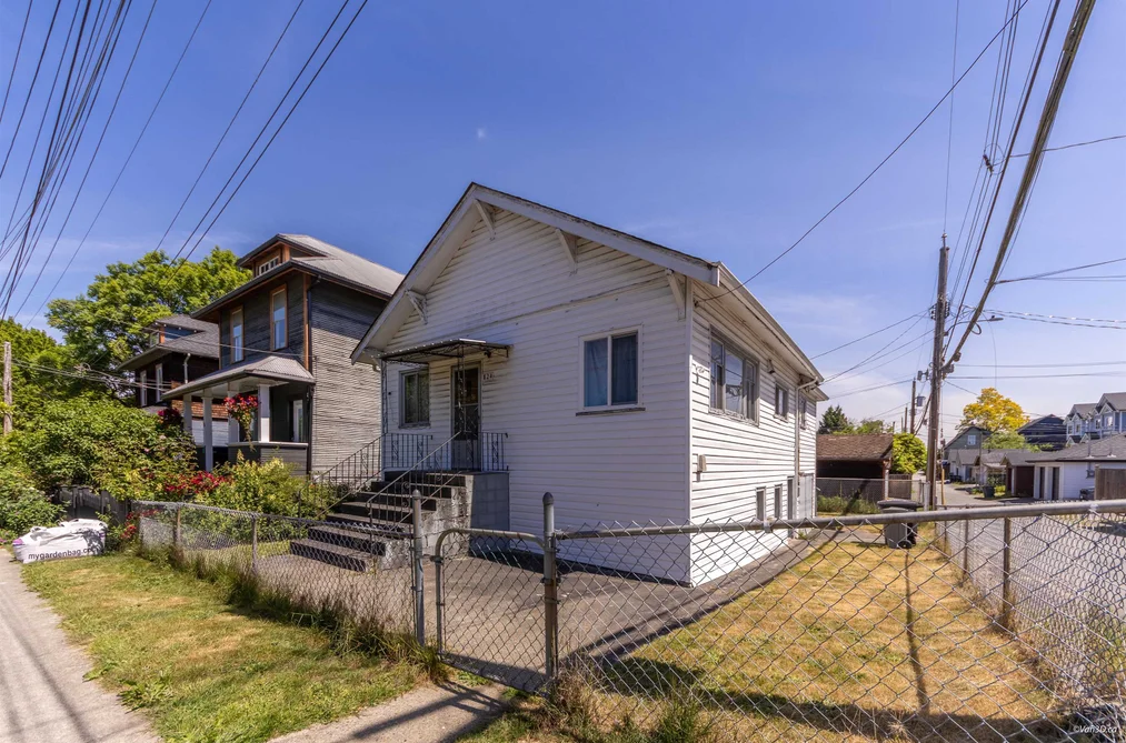 824 SEMLIN DRIVE, Vancouver BC V5L 4J5, Vancouver BC — Residential for Sale - Photo 2