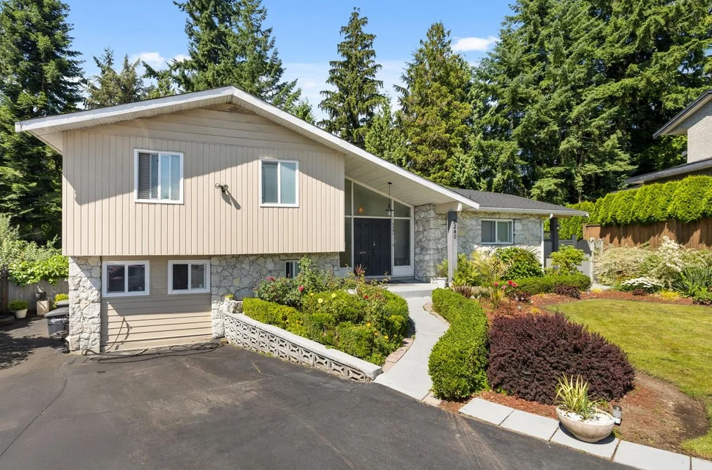 House for sale at 8240 Manson Drive Burnaby British Columbia - MLS: R3117908