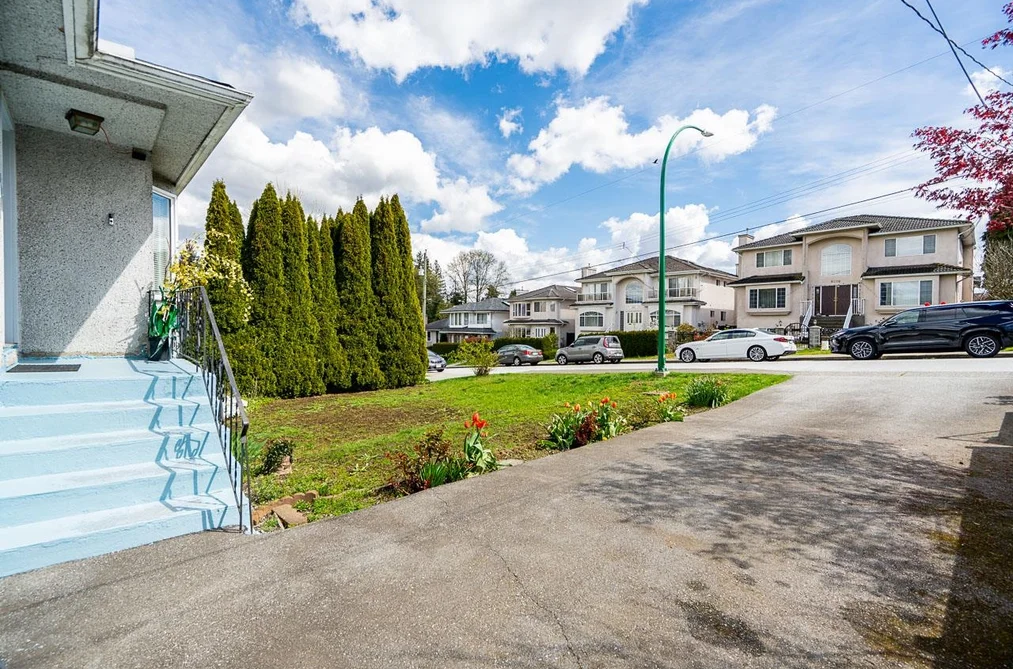 8255 18TH AVENUE, Burnaby BC V3N 1K4, Burnaby BC — Residential for Sale - Photo 2