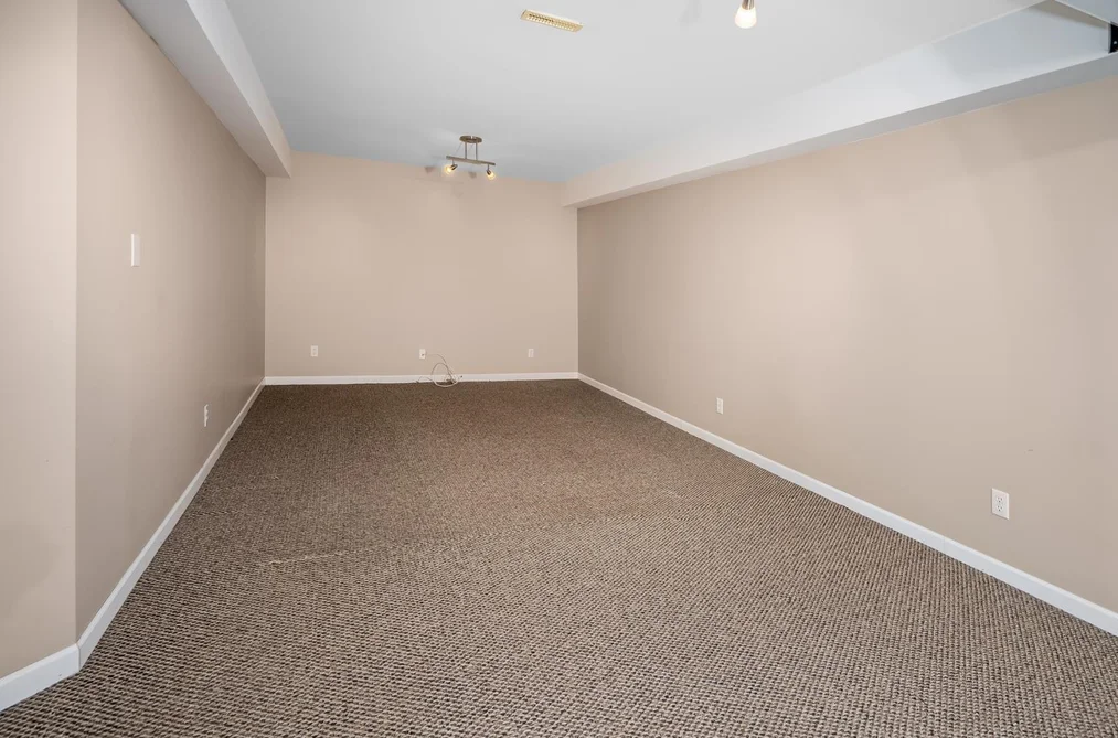 8258 WHARTON PLACE, Mission BC V2V 7A4, Mission BC — Residential for Sale — Photo 30 of 40