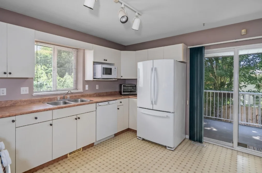 8258 WHARTON PLACE, Mission BC V2V 7A4, Mission BC — Residential for Sale — Photo 8 of 40