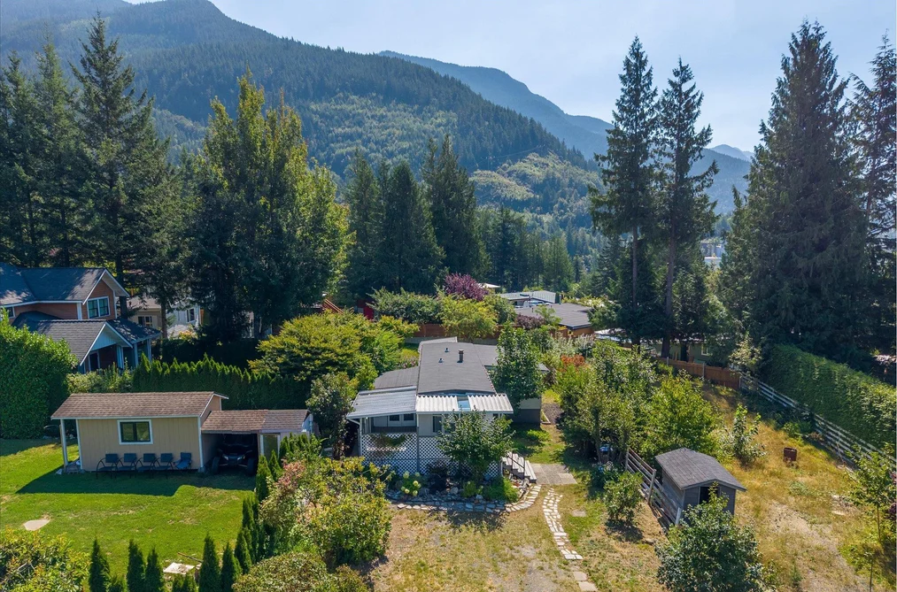 Manufactured On Land for sale at 827 Minaty Lane Britannia Beach British Columbia - MLS: R3160728