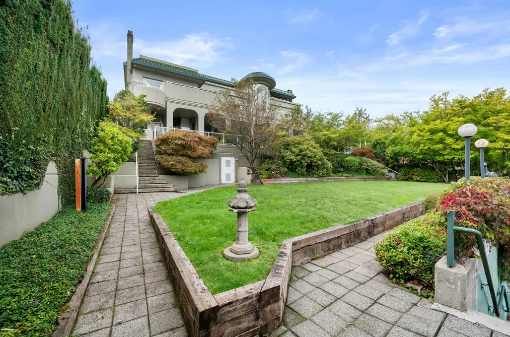 House for sale at 828 Beachview Drive North Vancouver British Columbia - MLS: R3046935