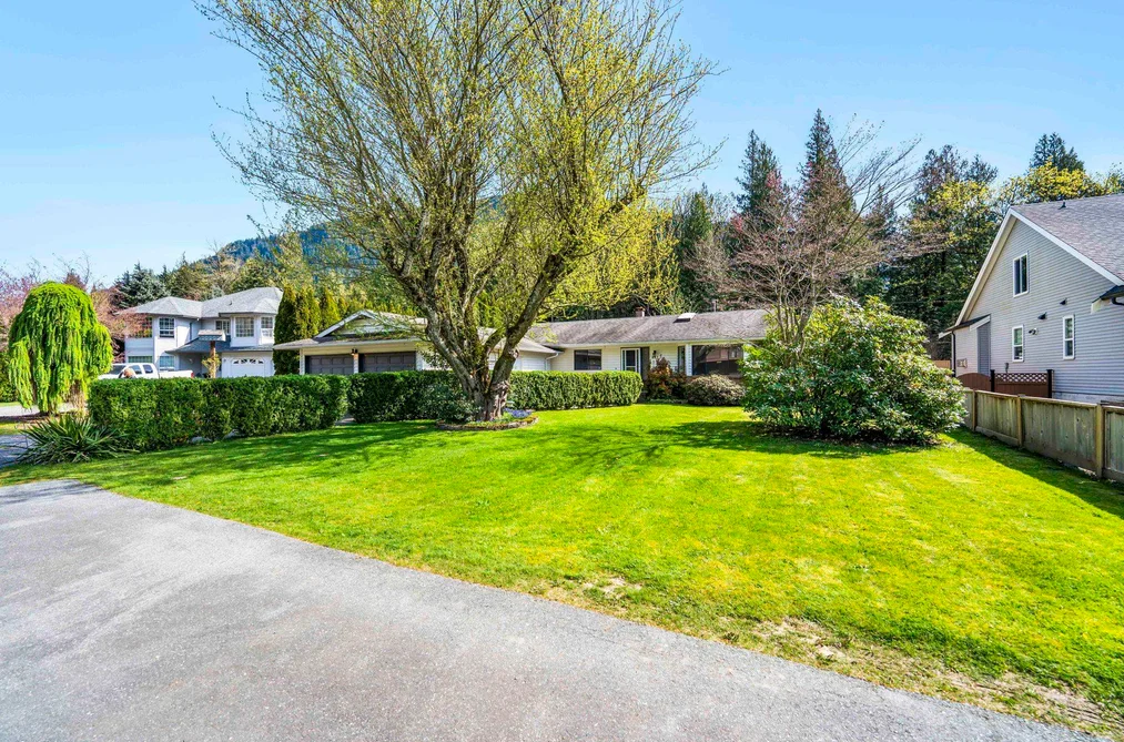 House for sale at 831 Myng Crescent Harrison Hot Springs British Columbia - MLS: R3111920