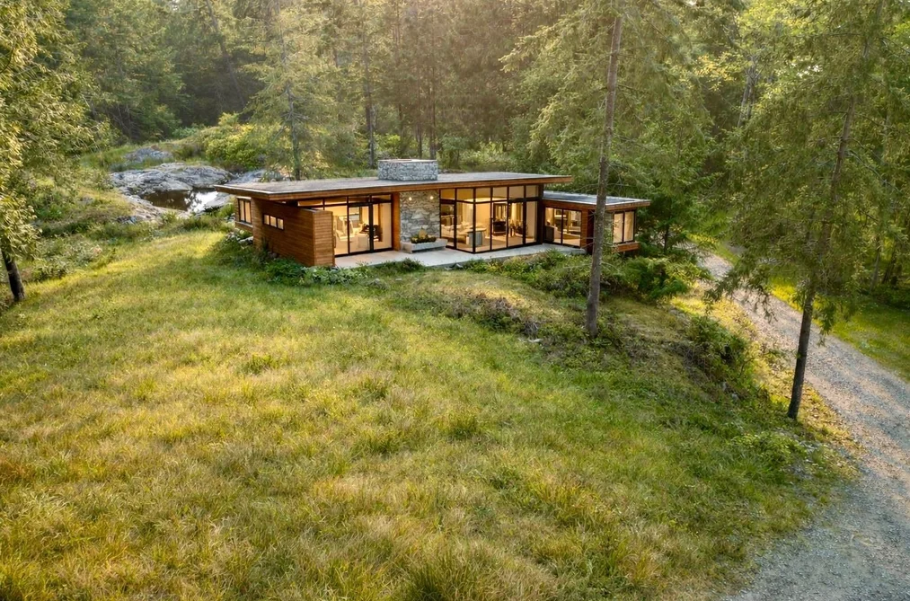 Property for sale at 831 Windjammer Road Bowen Island British Columbia - MLS: R3085600
