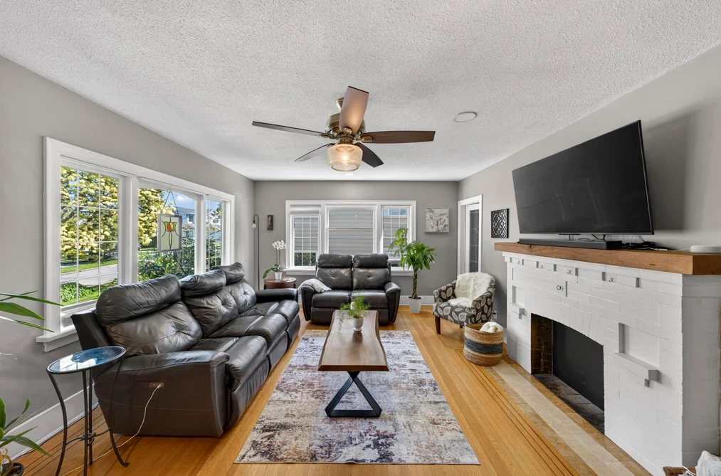 834 FOURTH STREET, New Westminster BC V3L 2W6, New Westminster BC — Residential for Sale - Photo 2