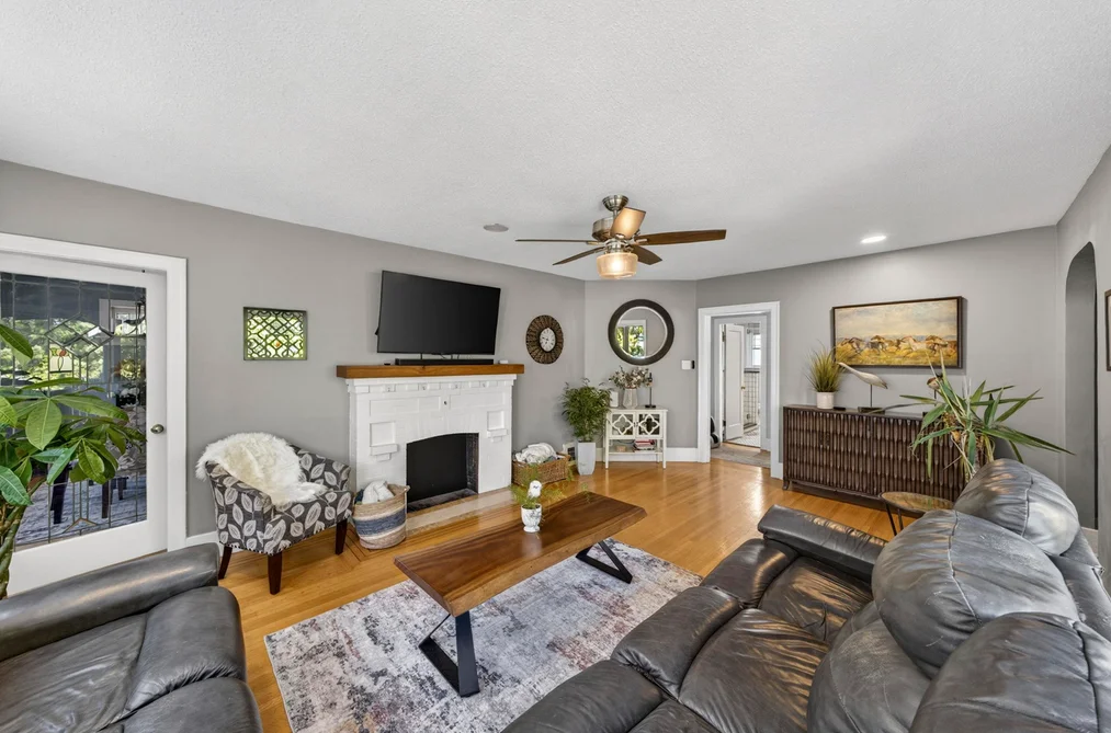 834 FOURTH STREET, New Westminster BC V3L 2W6, New Westminster BC — Residential for Sale - Photo 3