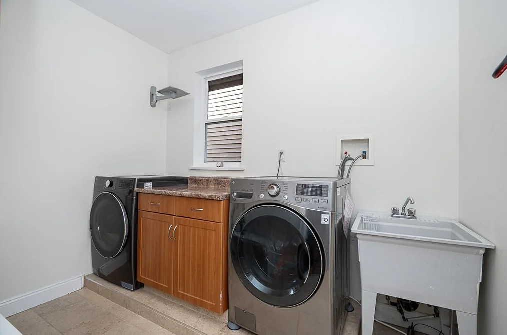8348 167A Street, Surrey, BC - House for Sale - Photo 14 of 33 8348 167A Street, Surrey, BC - House for Sale - Photo 14 of 33